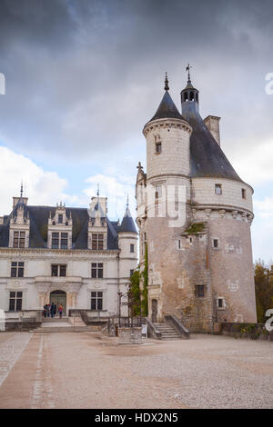 Chenonceau, Frankreich - 6. November 2016: Turm von Chateau de Chenonceau, mittelalterliche Burg, Loire-Tal. Es entstand im 15. Jahrhundert, Mischung aus späten Goth Stockfoto