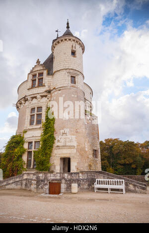 Chenonceau, Frankreich - 6. November 2016: Turm von Chateau de Chenonceau, mittelalterliche Burg, Loire-Tal. Es entstand im 15. Jahrhundert, Mischung aus späten Goth Stockfoto