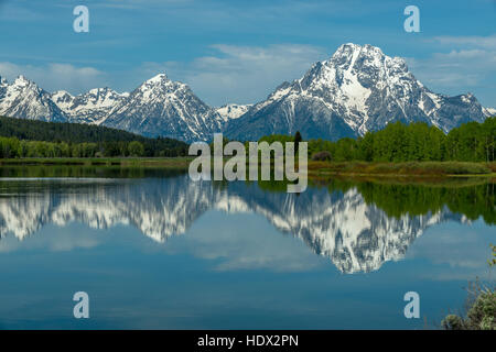 Berge ragen über den Yellowstone Lake Yellowstone-Nationalpark Stockfoto