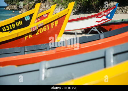 Bunte Fischerboote, Crashboat Strand, Aguadilla, Puerto Rico Stockfoto