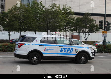 New York Police Department NYPD Fahrzeug Auto NYC Polizist Bullen Sirene Stockfoto