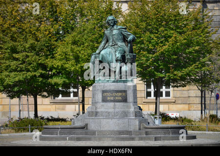 Otto-von-Guericke-Denkmal, Bei der Hauptwache, Magdeburg, Sachsen-Anhalt, Deutschland Stockfoto