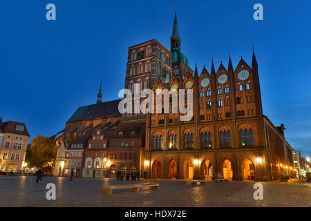 Rathaus, Alter Markt, Altstadt, Stralsund, Mecklenburg-Vorpommern, Deutschland Stockfoto