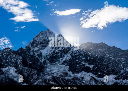 Geht die Sonne über die Berge kangtega (6783 m) Stockfoto