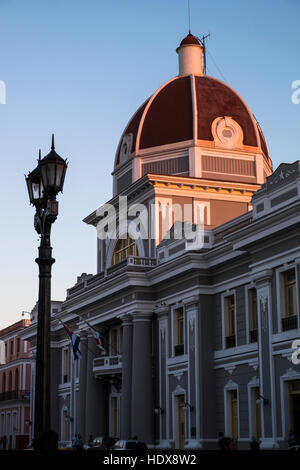 Die gewölbte Palacio de Gobierno, am Parque Jose Marti, Cienfuegos, Kuba Stockfoto