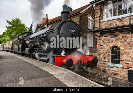 Das Pullman Diner verlassen Grosmont Bahnhof auf die North York Moors Railway Stockfoto