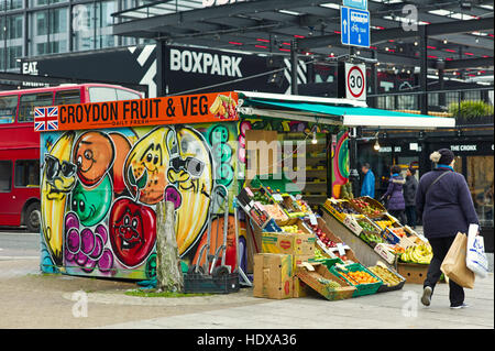 Obst und Gemüse stand im Zentrum von Croydon Stockfoto