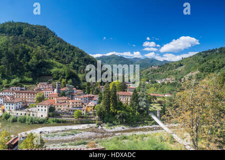 Das Dorf Ponte di Serraglio, Bagni di Lucca, Toskana, Italien. Ein Dorf beliebt bei expat Bewohner und Hausbesitzer. Stockfoto
