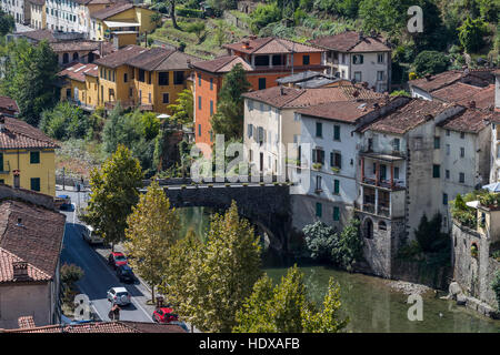 Das Dorf Ponte di Serraglio, Bagni di Lucca, Toskana, Italien. Ein Dorf beliebt bei expat Bewohner und Hausbesitzer. Stockfoto