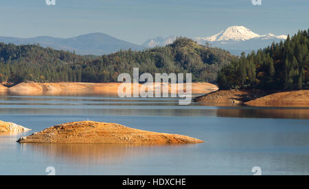 Wasserstand ist niedrig am Lake Shasta in Nordkalifornien Stockfoto