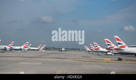 British Airways Flotte parkten außen terminal 2 am Heathrow Airport London UK SCO 11.275. Stockfoto