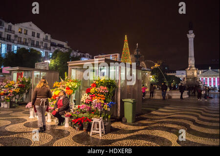 Blumenstände in der Praça Dom Pedro lV, Lissabon Portugal Stockfoto