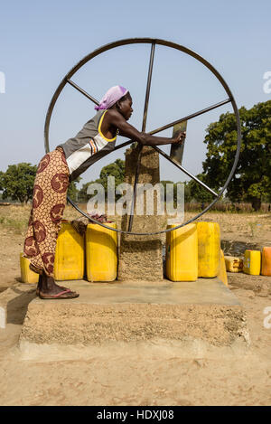 manuelle Wasserpumpen, Burkina Faso Stockfoto