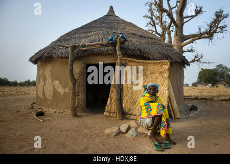 Landleben in einem Fulani-Dorf der Sahelzone im nordöstlichen Burkina Faso Stockfoto