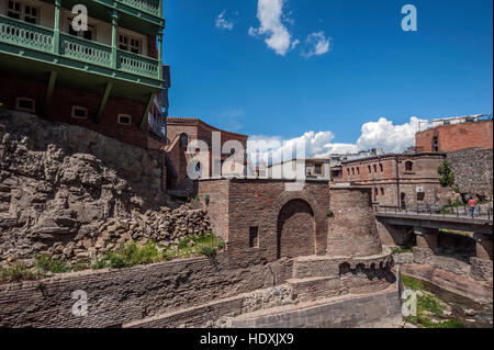 Georgien, Tiflis. Bezirk Abanotubani in der Altstadt. Der Komplex aus alt und neu konstruierte Schwefelbäder. Stockfoto