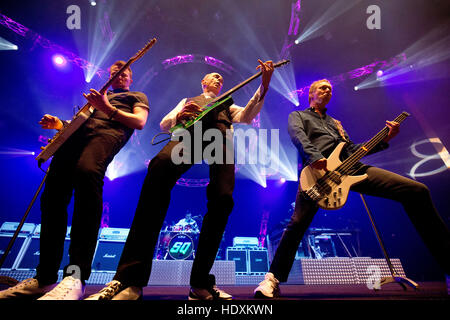 Francis Rossi, John Rhino Edwards (R) & Richie Malone (L) Status Quo Live - Last der Elektrik Tour - Bournemouth (BIC) - 12.09.2016 Stockfoto