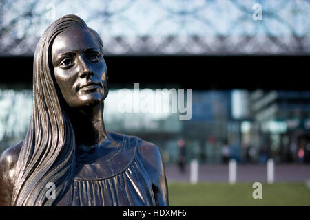 Detail der Skulptur "A Real Birmingham Familie" von Gillian Wearing, Birmingham, UK Stockfoto