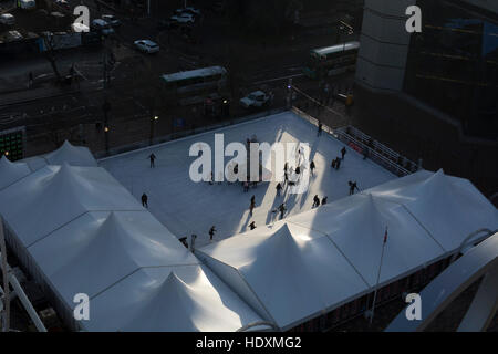 Ice skating Rink, Centenary Square, Birmingham, UK Stockfoto
