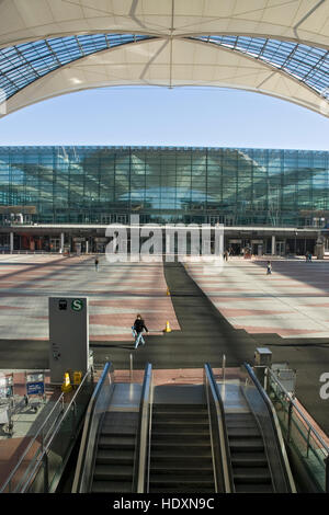 Dachkonstruktion bei Franz-Josef-Strauß-Flughafen zwischen terminal 1 und 2, München, Bayern Stockfoto