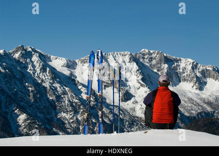 Wandern im Winter im Nationalpark Kalkalpen, Mt Hohe Nock am Rücken, Oberösterreich, Österreich, Europa Stockfoto