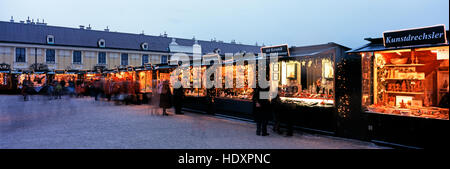 Weihnachtsmarkt am Schloss Schönbrunn, Wien, Österreich Stockfoto
