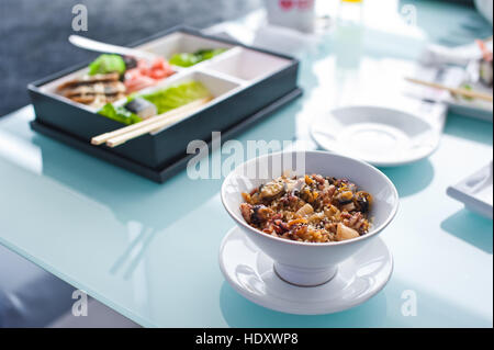 Reis mit Gemüse, asiatische Küche Stockfoto