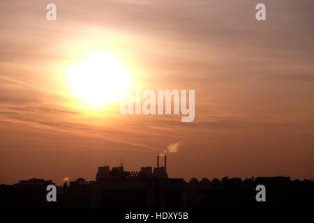 Sonnenuntergang über Neu-Belgrad-Viertel in der Stadt Belgrad Hauptstadt der Republik Serbien Stockfoto