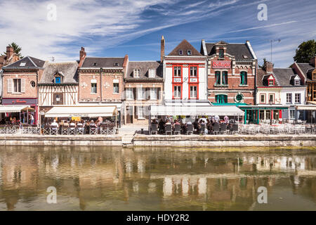 Läden und Häuser in Saint-Leu-Bezirk von Amiens. Stockfoto