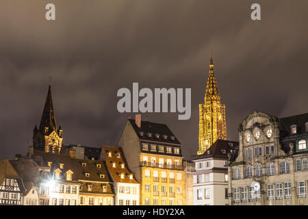 Place Kleber ist nachts beleuchtet. Stockfoto