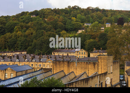 Blick auf die Yorkshire Mühle Stadt Hebden Bridge aus Keighley Road, Calderdale, West Yorkshire, England UKterer Stockfoto