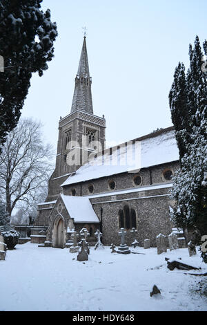 Str. Marys Kirche, Princes Risborough, im Schnee Stockfoto