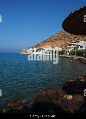 Blick auf Strand von Agia Marina und Spilia im Hafen von Kamares Sifnos griechischen Insel in Griechenland Cyclades Stockfoto