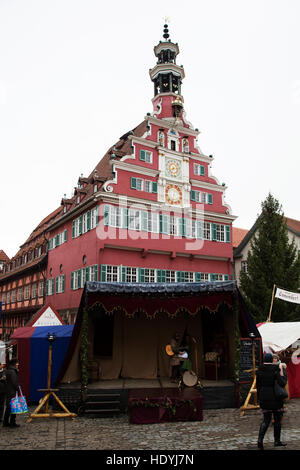 Esslinger Weihnachtsmarkt (Stuttgarter Weihnachstmarkt) in Esslingen, Deutschland. Die Stadt ist bekannt für seine Fachwerkbau, mittelalterliche Häuser. Stockfoto