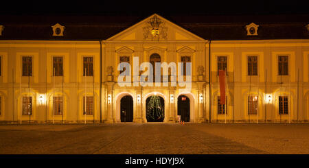 Fassade des Palazzo Residential (Residenzschloss) in der Stadt Ludwigsburg in Baden Wuerttemburg, Deutschland. Die Stadt wurde in den frühen 1700er Jahren gegründet. Stockfoto