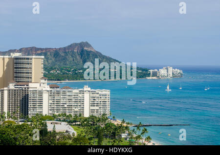 Waikiki Beach und Diamond Head, Waikiki, Honolulu, Oahu, Hawaii. Stockfoto