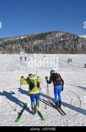 Changchun, China Jilin Provinz. 15. Dezember 2016. Touristen-Skigebiet rund um den See Tianchi auf dem Changbai-Berg im Nordosten Chinas Provinz Jilin, 15. Dezember 2016. © Lin Hong/Xinhua/Alamy Live-Nachrichten Stockfoto