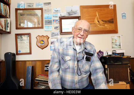 Napa, Kalifornien, USA. 23. November 2016. Napan Don Long war ein Funker auf einem PBY, Patrouille Bomber, Dienst in der United States Navy als Pearl Harbor 1941 angegriffen wurde. © Napa Valley Register/ZUMA Draht/Alamy Live-Nachrichten Stockfoto