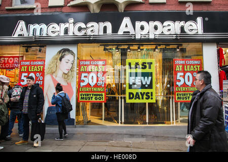 Oxford Street, London, UK. 15. Dezember 2016. American Apparel Store auf der Oxford Street geschlossen. © Dinendra Haria/Alamy Live-Nachrichten Stockfoto