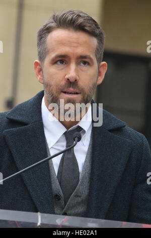 Hollywood, USAlifornia, USA. 15. Dezember 2016. Ryan Reynolds im Bild bei der feierlichen Ehrung Ryan Reynolds mit einem Stern auf Hollywood Walk von Fames am 15. Dezember 2016 in Hollywood, USAlifornia. © David Edwards/Medien Punch/Alamy Live-Nachrichten Stockfoto