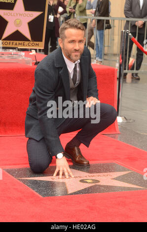 Hollywood, USAlifornia, USA. 15. Dezember 2016. Ryan Reynolds im Bild bei der feierlichen Ehrung Ryan Reynolds mit einem Stern auf Hollywood Walk von Fames am 15. Dezember 2016 in Hollywood, USAlifornia. © David Edwards/Medien Punch/Alamy Live-Nachrichten Stockfoto