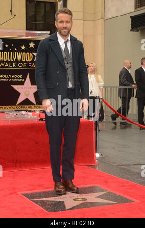 Hollywood, USAlifornia, USA. 15. Dezember 2016. Ryan Reynolds im Bild bei der feierlichen Ehrung Ryan Reynolds mit einem Stern auf Hollywood Walk von Fames am 15. Dezember 2016 in Hollywood, USAlifornia. © David Edwards/Medien Punch/Alamy Live-Nachrichten Stockfoto