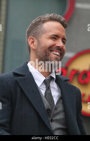 Hollywood, USAlifornia, USA. 15. Dezember 2016. Ryan Reynolds im Bild bei der feierlichen Ehrung Ryan Reynolds mit einem Stern auf Hollywood Walk von Fames am 15. Dezember 2016 in Hollywood, USAlifornia. © David Edwards/Medien Punch/Alamy Live-Nachrichten Stockfoto