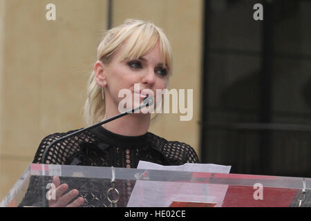 Hollywood, USAlifornia, USA. 15. Dezember 2016. Anna Faris im Bild bei der feierlichen Ehrung Ryan Reynolds mit einem Stern auf Hollywood Walk von Fames am 15. Dezember 2016 in Hollywood, USAlifornia. © David Edwards/Medien Punch/Alamy Live-Nachrichten Stockfoto