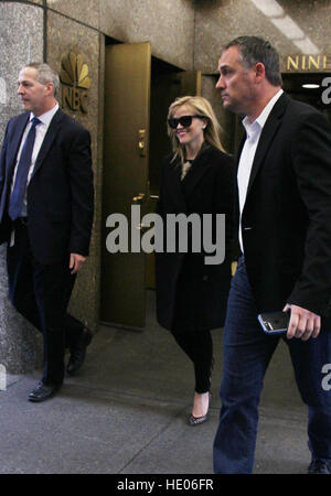 New York, USA. 16. Dezember 2016.  Reese Witherspoon auf der Today Show, um neue reden animierte Film Sing in New York. 16. Dezember 2016. Bildnachweis: MediaPunch Inc/Alamy Live-Nachrichten Stockfoto