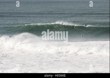 Cornwall, UK. 16. Dezember 2016. Das Wetter. Die größte surfbar Wellen der Welt traf das Cribbar in Newquay heute nach 15 ft Wellen der Küste von Cornwall, England, UK, 16. Dezember 2016 schlug. © MPAK/Alamy Live-Nachrichten Stockfoto