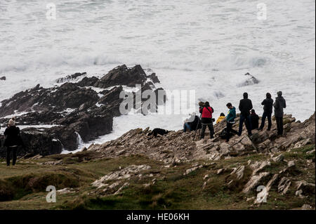 Cornwall, UK. 16. Dezember 2016. Das Wetter. Die größte surfbar Wellen der Welt traf das Cribbar in Newquay heute nach 15 ft Wellen der Küste von Cornwall, England, UK, 16. Dezember 2016 schlug. © MPAK/Alamy Live-Nachrichten Stockfoto