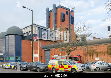 Notfall-Dienste außerhalb HMP Birmingham während eines Aufstandes am 16. Dezember 2016 Stockfoto