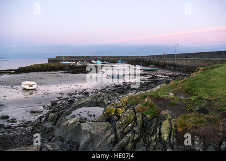 Ballywalter, Co. Down, N Irland, UK 16. Dezember 2016. Nach einem nassen und miserablen Start in den Tag löscht das Wetter für einen hellen Abend an der östlichen Küste von Nordirland. Bildnachweis: Gary Telford/Alamy Live News Stockfoto