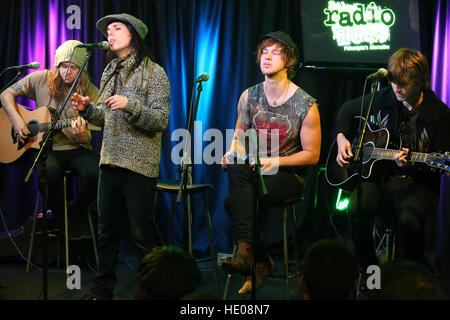 Bala Cynwyd, PA, USA. 16. Dezember 2016. Die Verstrebungen besuchen Sie Radio 104.5 Performance Studio in Bala Cynwyd, Pennsylvania am 16. Dezember 2016 © Star Shooter/Medien Punch/Alamy Live News Stockfoto