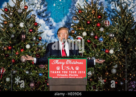 Orlando, Florida, USA. 16. Dezember 2016. Präsident wählen Donald Trump Speakes dem Publikum während seiner vielen Dank Tour auf Freitag, 16. Dezember 2016 in Central Florida Fair großzügig in Orlando, Florida. © Foto Zugang/Alamy Live-Nachrichten Stockfoto